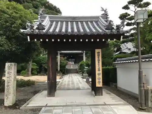 甲山寺の山門