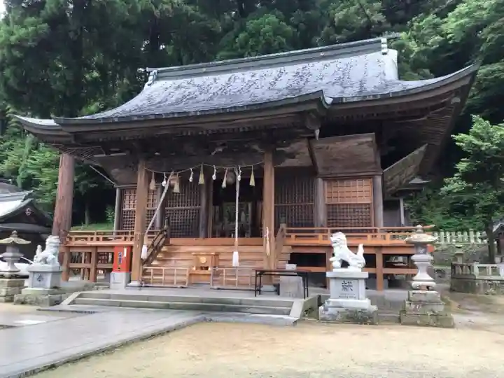 小国両神社の本殿・本堂