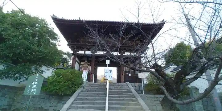 當麻寺の山門・神門