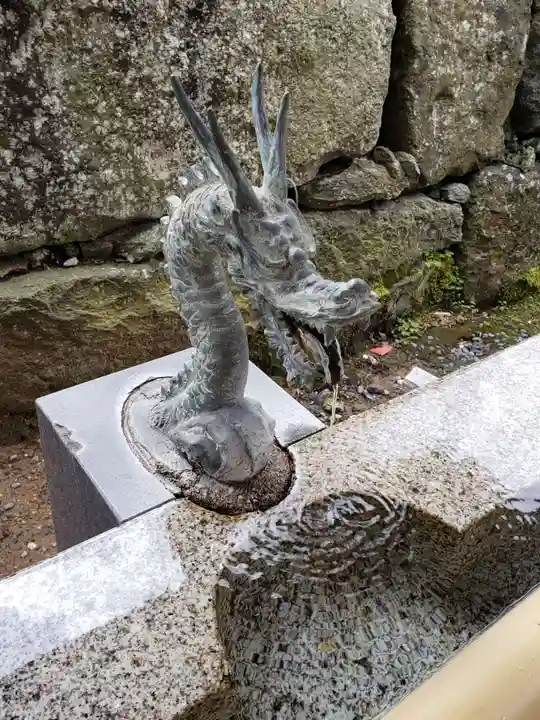 三姉妹神社の手水舎
