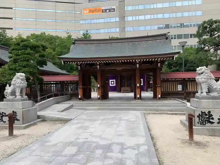 警固神社の山門・神門