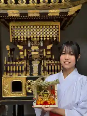 柏神社の御神輿をモチーフにして作った
家内安全、商売繁盛、開運招福、金運上昇、健康長寿、の祈願をした、招福升。数量限定にてお分かち致しております。
