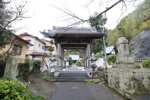 眞珠院の山門