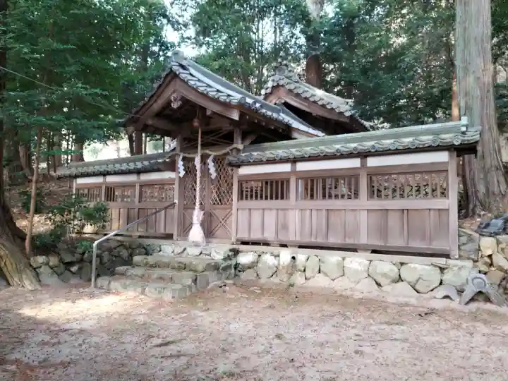 九社神社の{uncategorized: "未分類", other: "その他", undefined: "問題あり", building: "その他建物", grave: "お墓", sacred_gate: "鳥居", guardian: "狛犬", statue: "像", buddha: "仏像", history: "歴史", nature: "自然", garden: "庭園", animal: "動物", pagoda: "塔", temizu: "手水舎", mountain_gate: "山門・神門", sanctuary: "本殿・本堂", subordinate: "末社・摂社", art: "芸術", scenery: "景色", jizo: "地蔵", ema: "絵馬", goshuin: "御朱印", omikuji: "おみくじ", items: "授与品その他", amulet: "お守り", goshuincho: "御朱印帳", eats: "食事", festival: "お祭り", votive_dance: "神楽", shichigosan: "七五三参", wedding: "結婚式", experience: "体験その他", initially: "初詣", around: "周辺", anti_infection: "感染症対策"}