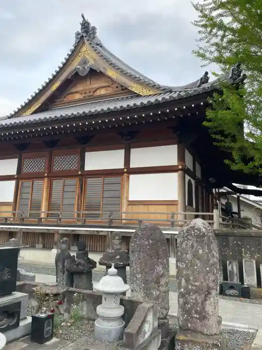 九品寺の{uncategorized: "未分類", other: "その他", undefined: "問題あり", building: "その他建物", grave: "お墓", sacred_gate: "鳥居", guardian: "狛犬", statue: "像", buddha: "仏像", history: "歴史", nature: "自然", garden: "庭園", animal: "動物", pagoda: "塔", temizu: "手水舎", mountain_gate: "山門・神門", sanctuary: "本殿・本堂", subordinate: "末社・摂社", art: "芸術", scenery: "景色", jizo: "地蔵", ema: "絵馬", goshuin: "御朱印", omikuji: "おみくじ", items: "授与品その他", amulet: "お守り", goshuincho: "御朱印帳", eats: "食事", festival: "お祭り", votive_dance: "神楽", shichigosan: "七五三参", wedding: "結婚式", experience: "体験その他", initially: "初詣", around: "周辺", anti_infection: "感染症対策"}
