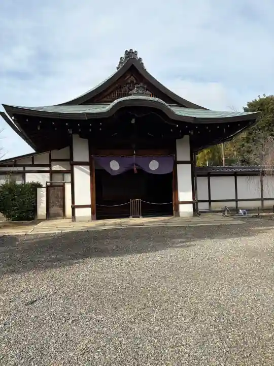 勧修寺の{uncategorized: "未分類", other: "その他", undefined: "問題あり", building: "その他建物", grave: "お墓", sacred_gate: "鳥居", guardian: "狛犬", statue: "像", buddha: "仏像", history: "歴史", nature: "自然", garden: "庭園", animal: "動物", pagoda: "塔", temizu: "手水舎", mountain_gate: "山門・神門", sanctuary: "本殿・本堂", subordinate: "末社・摂社", art: "芸術", scenery: "景色", jizo: "地蔵", ema: "絵馬", goshuin: "御朱印", omikuji: "おみくじ", items: "授与品その他", amulet: "お守り", goshuincho: "御朱印帳", eats: "食事", festival: "お祭り", votive_dance: "神楽", shichigosan: "七五三参", wedding: "結婚式", experience: "体験その他", initially: "初詣", around: "周辺", anti_infection: "感染症対策"}