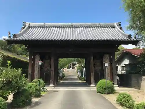 香西寺の山門