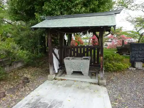 神炊館神社の手水