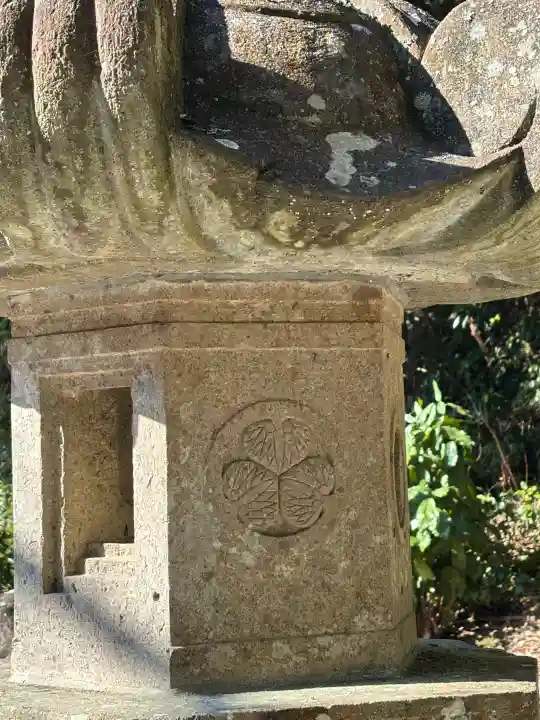 久能山東照宮の{uncategorized: "未分類", other: "その他", undefined: "問題あり", building: "その他建物", grave: "お墓", sacred_gate: "鳥居", guardian: "狛犬", statue: "像", buddha: "仏像", history: "歴史", nature: "自然", garden: "庭園", animal: "動物", pagoda: "塔", temizu: "手水舎", mountain_gate: "山門・神門", sanctuary: "本殿・本堂", subordinate: "末社・摂社", art: "芸術", scenery: "景色", jizo: "地蔵", ema: "絵馬", goshuin: "御朱印", omikuji: "おみくじ", items: "授与品その他", amulet: "お守り", goshuincho: "御朱印帳", eats: "食事", festival: "お祭り", votive_dance: "神楽", shichigosan: "七五三参", wedding: "結婚式", experience: "体験その他", initially: "初詣", around: "周辺", anti_infection: "感染症対策"}