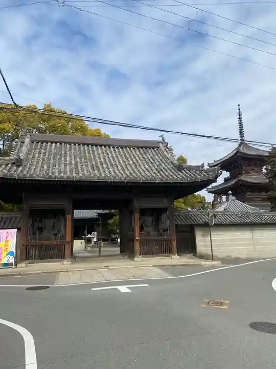 斑鳩寺の山門・神門