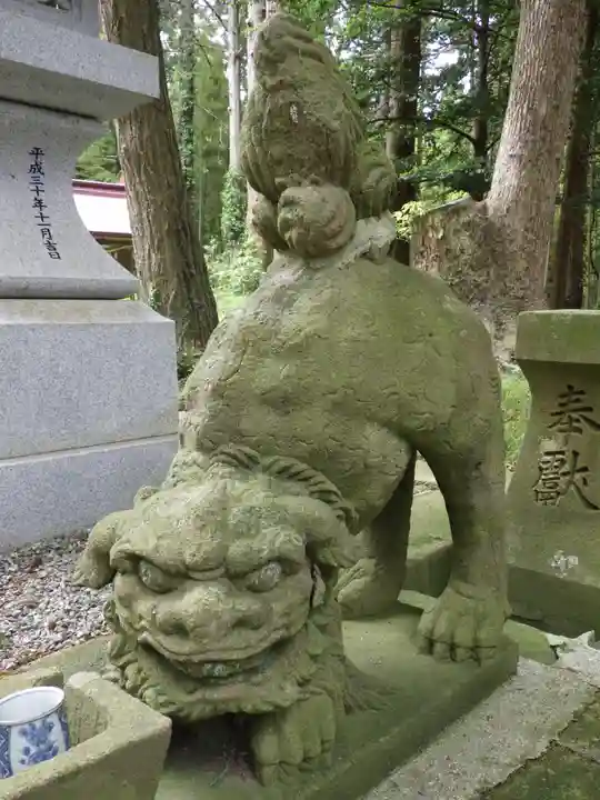 天健金草神社の狛犬