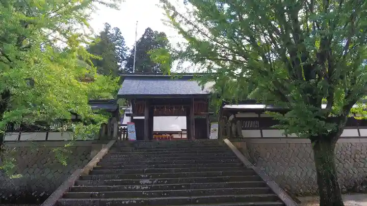 飛驒護國神社の山門・神門