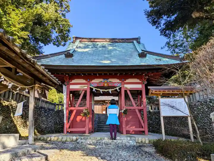 賀久留神社の山門・神門