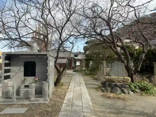 千手院の{uncategorized: "未分類", other: "その他", undefined: "問題あり", building: "その他建物", grave: "お墓", sacred_gate: "鳥居", guardian: "狛犬", statue: "像", buddha: "仏像", history: "歴史", nature: "自然", garden: "庭園", animal: "動物", pagoda: "塔", temizu: "手水舎", mountain_gate: "山門・神門", sanctuary: "本殿・本堂", subordinate: "末社・摂社", art: "芸術", scenery: "景色", jizo: "地蔵", ema: "絵馬", goshuin: "御朱印", omikuji: "おみくじ", items: "授与品その他", amulet: "お守り", goshuincho: "御朱印帳", eats: "食事", festival: "お祭り", votive_dance: "神楽", shichigosan: "七五三参", wedding: "結婚式", experience: "体験その他", initially: "初詣", around: "周辺", anti_infection: "感染症対策"}