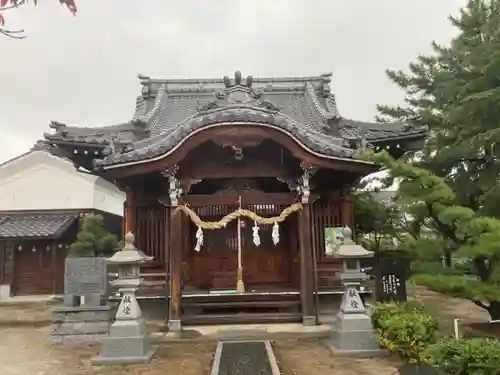 白山神社の本殿