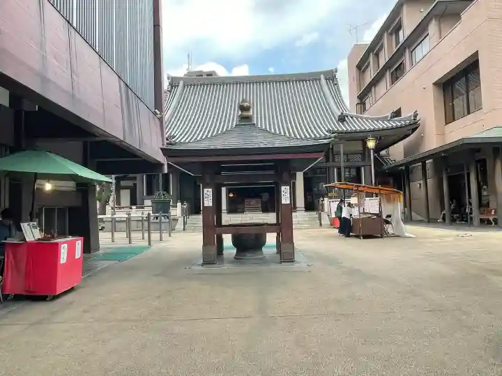 とげぬき地蔵尊 高岩寺の{uncategorized: "未分類", other: "その他", undefined: "問題あり", building: "その他建物", grave: "お墓", sacred_gate: "鳥居", guardian: "狛犬", statue: "像", buddha: "仏像", history: "歴史", nature: "自然", garden: "庭園", animal: "動物", pagoda: "塔", temizu: "手水舎", mountain_gate: "山門・神門", sanctuary: "本殿・本堂", subordinate: "末社・摂社", art: "芸術", scenery: "景色", jizo: "地蔵", ema: "絵馬", goshuin: "御朱印", omikuji: "おみくじ", items: "授与品その他", amulet: "お守り", goshuincho: "御朱印帳", eats: "食事", festival: "お祭り", votive_dance: "神楽", shichigosan: "七五三参", wedding: "結婚式", experience: "体験その他", initially: "初詣", around: "周辺", anti_infection: "感染症対策"}