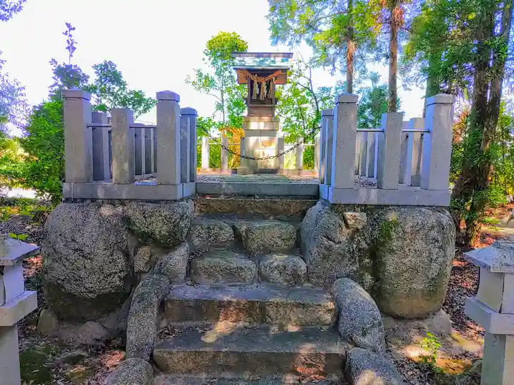 神明社(甲新田イ一)の末社・摂社