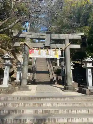師岡熊野神社の{uncategorized: "未分類", other: "その他", undefined: "問題あり", building: "その他建物", grave: "お墓", sacred_gate: "鳥居", guardian: "狛犬", statue: "像", buddha: "仏像", history: "歴史", nature: "自然", garden: "庭園", animal: "動物", pagoda: "塔", temizu: "手水舎", mountain_gate: "山門・神門", sanctuary: "本殿・本堂", subordinate: "末社・摂社", art: "芸術", scenery: "景色", jizo: "地蔵", ema: "絵馬", goshuin: "御朱印", omikuji: "おみくじ", items: "授与品その他", amulet: "お守り", goshuincho: "御朱印帳", eats: "食事", festival: "お祭り", votive_dance: "神楽", shichigosan: "七五三参", wedding: "結婚式", experience: "体験その他", initially: "初詣", around: "周辺", anti_infection: "感染症対策"}