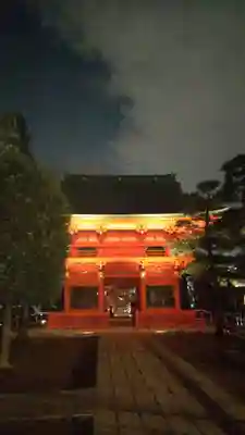 穴八幡宮の山門・神門