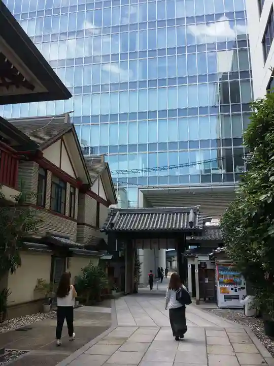 露天神社(お初天神)の山門・神門