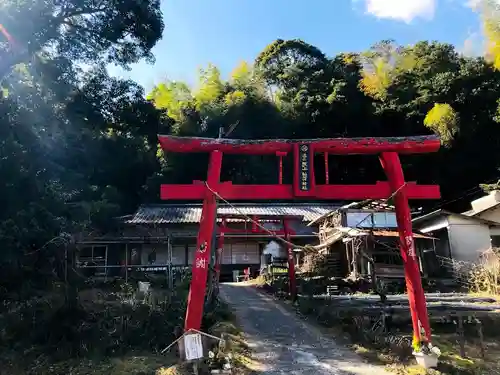 狭上稲荷神社の鳥居