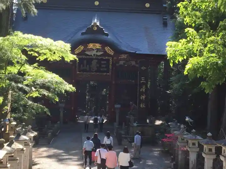 三峯神社の山門・神門