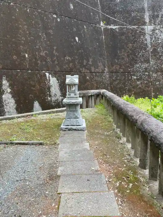 諏訪大神社の{uncategorized: "未分類", other: "その他", undefined: "問題あり", building: "その他建物", grave: "お墓", sacred_gate: "鳥居", guardian: "狛犬", statue: "像", buddha: "仏像", history: "歴史", nature: "自然", garden: "庭園", animal: "動物", pagoda: "塔", temizu: "手水舎", mountain_gate: "山門・神門", sanctuary: "本殿・本堂", subordinate: "末社・摂社", art: "芸術", scenery: "景色", jizo: "地蔵", ema: "絵馬", goshuin: "御朱印", omikuji: "おみくじ", items: "授与品その他", amulet: "お守り", goshuincho: "御朱印帳", eats: "食事", festival: "お祭り", votive_dance: "神楽", shichigosan: "七五三参", wedding: "結婚式", experience: "体験その他", initially: "初詣", around: "周辺", anti_infection: "感染症対策"}