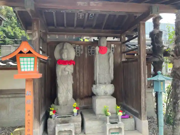 大楽院の{uncategorized: "未分類", other: "その他", undefined: "問題あり", building: "その他建物", grave: "お墓", sacred_gate: "鳥居", guardian: "狛犬", statue: "像", buddha: "仏像", history: "歴史", nature: "自然", garden: "庭園", animal: "動物", pagoda: "塔", temizu: "手水舎", mountain_gate: "山門・神門", sanctuary: "本殿・本堂", subordinate: "末社・摂社", art: "芸術", scenery: "景色", jizo: "地蔵", ema: "絵馬", goshuin: "御朱印", omikuji: "おみくじ", items: "授与品その他", amulet: "お守り", goshuincho: "御朱印帳", eats: "食事", festival: "お祭り", votive_dance: "神楽", shichigosan: "七五三参", wedding: "結婚式", experience: "体験その他", initially: "初詣", around: "周辺", anti_infection: "感染症対策"}