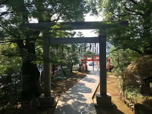 穴八幡宮の鳥居