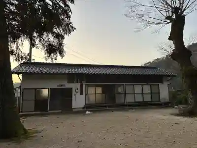 海潮神社の{uncategorized: "未分類", other: "その他", undefined: "問題あり", building: "その他建物", grave: "お墓", sacred_gate: "鳥居", guardian: "狛犬", statue: "像", buddha: "仏像", history: "歴史", nature: "自然", garden: "庭園", animal: "動物", pagoda: "塔", temizu: "手水舎", mountain_gate: "山門・神門", sanctuary: "本殿・本堂", subordinate: "末社・摂社", art: "芸術", scenery: "景色", jizo: "地蔵", ema: "絵馬", goshuin: "御朱印", omikuji: "おみくじ", items: "授与品その他", amulet: "お守り", goshuincho: "御朱印帳", eats: "食事", festival: "お祭り", votive_dance: "神楽", shichigosan: "七五三参", wedding: "結婚式", experience: "体験その他", initially: "初詣", around: "周辺", anti_infection: "感染症対策"}