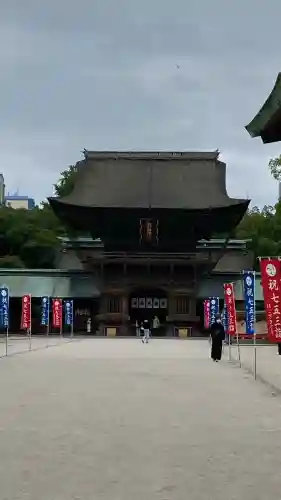 筥崎宮の{uncategorized: "未分類", other: "その他", undefined: "問題あり", building: "その他建物", grave: "お墓", sacred_gate: "鳥居", guardian: "狛犬", statue: "像", buddha: "仏像", history: "歴史", nature: "自然", garden: "庭園", animal: "動物", pagoda: "塔", temizu: "手水舎", mountain_gate: "山門・神門", sanctuary: "本殿・本堂", subordinate: "末社・摂社", art: "芸術", scenery: "景色", jizo: "地蔵", ema: "絵馬", goshuin: "御朱印", omikuji: "おみくじ", items: "授与品その他", amulet: "お守り", goshuincho: "御朱印帳", eats: "食事", festival: "お祭り", votive_dance: "神楽", shichigosan: "七五三参", wedding: "結婚式", experience: "体験その他", initially: "初詣", around: "周辺", anti_infection: "感染症対策"}