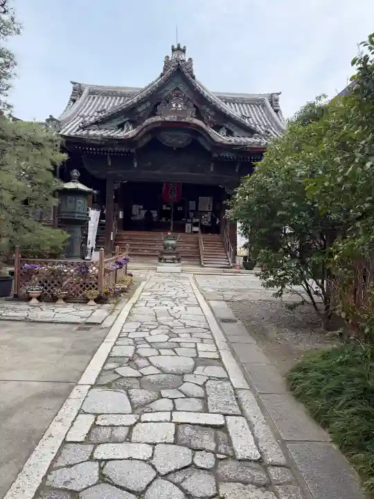 行願寺(革堂)の{uncategorized: "未分類", other: "その他", undefined: "問題あり", building: "その他建物", grave: "お墓", sacred_gate: "鳥居", guardian: "狛犬", statue: "像", buddha: "仏像", history: "歴史", nature: "自然", garden: "庭園", animal: "動物", pagoda: "塔", temizu: "手水舎", mountain_gate: "山門・神門", sanctuary: "本殿・本堂", subordinate: "末社・摂社", art: "芸術", scenery: "景色", jizo: "地蔵", ema: "絵馬", goshuin: "御朱印", omikuji: "おみくじ", items: "授与品その他", amulet: "お守り", goshuincho: "御朱印帳", eats: "食事", festival: "お祭り", votive_dance: "神楽", shichigosan: "七五三参", wedding: "結婚式", experience: "体験その他", initially: "初詣", around: "周辺", anti_infection: "感染症対策"}