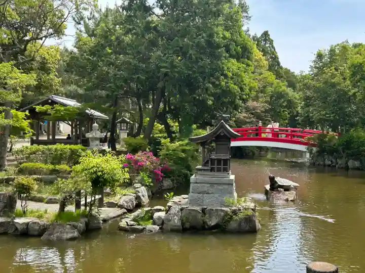 伊弉諾神宮の{uncategorized: "未分類", other: "その他", undefined: "問題あり", building: "その他建物", grave: "お墓", sacred_gate: "鳥居", guardian: "狛犬", statue: "像", buddha: "仏像", history: "歴史", nature: "自然", garden: "庭園", animal: "動物", pagoda: "塔", temizu: "手水舎", mountain_gate: "山門・神門", sanctuary: "本殿・本堂", subordinate: "末社・摂社", art: "芸術", scenery: "景色", jizo: "地蔵", ema: "絵馬", goshuin: "御朱印", omikuji: "おみくじ", items: "授与品その他", amulet: "お守り", goshuincho: "御朱印帳", eats: "食事", festival: "お祭り", votive_dance: "神楽", shichigosan: "七五三参", wedding: "結婚式", experience: "体験その他", initially: "初詣", around: "周辺", anti_infection: "感染症対策"}