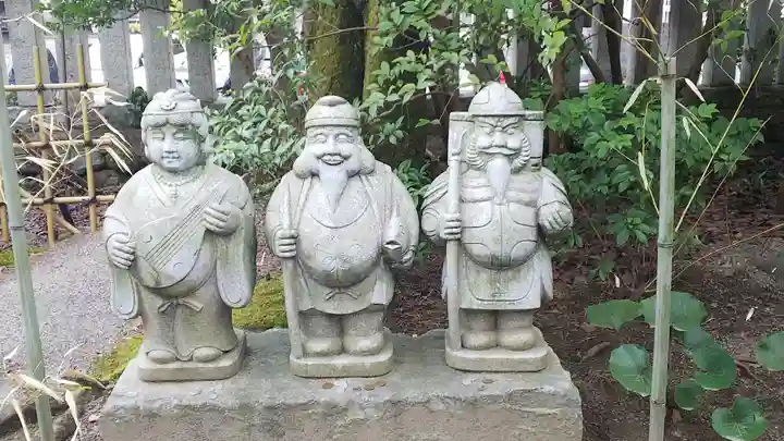 宇多須神社の像
