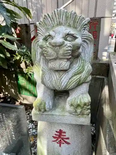 讃岐小白稲荷神社の狛犬