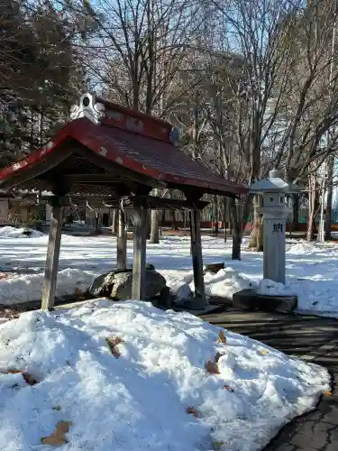 十勝護国神社の{uncategorized: "未分類", other: "その他", undefined: "問題あり", building: "その他建物", grave: "お墓", sacred_gate: "鳥居", guardian: "狛犬", statue: "像", buddha: "仏像", history: "歴史", nature: "自然", garden: "庭園", animal: "動物", pagoda: "塔", temizu: "手水舎", mountain_gate: "山門・神門", sanctuary: "本殿・本堂", subordinate: "末社・摂社", art: "芸術", scenery: "景色", jizo: "地蔵", ema: "絵馬", goshuin: "御朱印", omikuji: "おみくじ", items: "授与品その他", amulet: "お守り", goshuincho: "御朱印帳", eats: "食事", festival: "お祭り", votive_dance: "神楽", shichigosan: "七五三参", wedding: "結婚式", experience: "体験その他", initially: "初詣", around: "周辺", anti_infection: "感染症対策"}