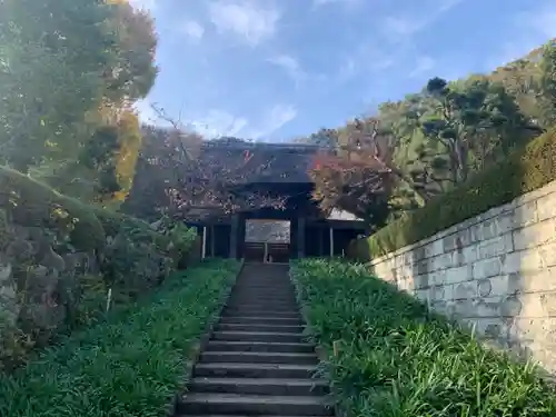 横浜　西方寺の山門