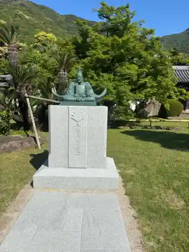 広壽山 福聚寺の{uncategorized: "未分類", other: "その他", undefined: "問題あり", building: "その他建物", grave: "お墓", sacred_gate: "鳥居", guardian: "狛犬", statue: "像", buddha: "仏像", history: "歴史", nature: "自然", garden: "庭園", animal: "動物", pagoda: "塔", temizu: "手水舎", mountain_gate: "山門・神門", sanctuary: "本殿・本堂", subordinate: "末社・摂社", art: "芸術", scenery: "景色", jizo: "地蔵", ema: "絵馬", goshuin: "御朱印", omikuji: "おみくじ", items: "授与品その他", amulet: "お守り", goshuincho: "御朱印帳", eats: "食事", festival: "お祭り", votive_dance: "神楽", shichigosan: "七五三参", wedding: "結婚式", experience: "体験その他", initially: "初詣", around: "周辺", anti_infection: "感染症対策"}