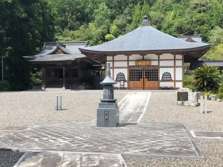 光明寺の本殿・本堂