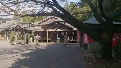 興山寺の本殿