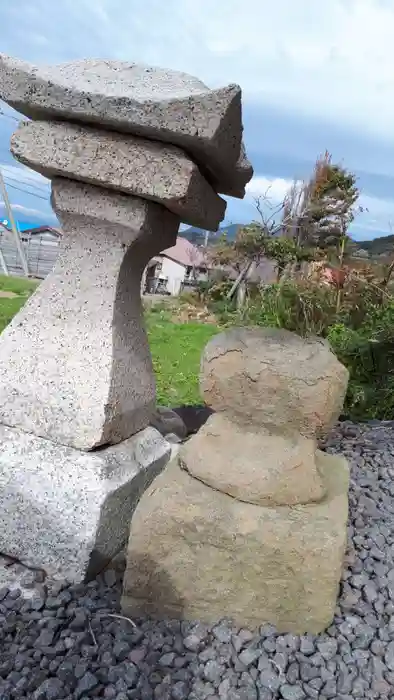 島古丹稲荷神社の建物その他