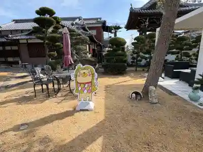 宣隆寺の{uncategorized: "未分類", other: "その他", undefined: "問題あり", building: "その他建物", grave: "お墓", sacred_gate: "鳥居", guardian: "狛犬", statue: "像", buddha: "仏像", history: "歴史", nature: "自然", garden: "庭園", animal: "動物", pagoda: "塔", temizu: "手水舎", mountain_gate: "山門・神門", sanctuary: "本殿・本堂", subordinate: "末社・摂社", art: "芸術", scenery: "景色", jizo: "地蔵", ema: "絵馬", goshuin: "御朱印", omikuji: "おみくじ", items: "授与品その他", amulet: "お守り", goshuincho: "御朱印帳", eats: "食事", festival: "お祭り", votive_dance: "神楽", shichigosan: "七五三参", wedding: "結婚式", experience: "体験その他", initially: "初詣", around: "周辺", anti_infection: "感染症対策"}