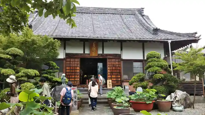 香勝寺の本殿・本堂