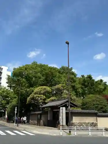 待乳山聖天（本龍院）の{uncategorized: "未分類", other: "その他", undefined: "問題あり", building: "その他建物", grave: "お墓", sacred_gate: "鳥居", guardian: "狛犬", statue: "像", buddha: "仏像", history: "歴史", nature: "自然", garden: "庭園", animal: "動物", pagoda: "塔", temizu: "手水舎", mountain_gate: "山門・神門", sanctuary: "本殿・本堂", subordinate: "末社・摂社", art: "芸術", scenery: "景色", jizo: "地蔵", ema: "絵馬", goshuin: "御朱印", omikuji: "おみくじ", items: "授与品その他", amulet: "お守り", goshuincho: "御朱印帳", eats: "食事", festival: "お祭り", votive_dance: "神楽", shichigosan: "七五三参", wedding: "結婚式", experience: "体験その他", initially: "初詣", around: "周辺", anti_infection: "感染症対策"}