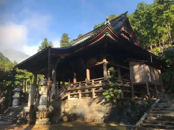 華厳寺の本殿・本堂