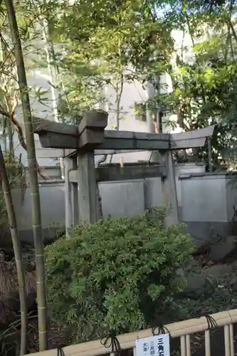 三囲神社の鳥居