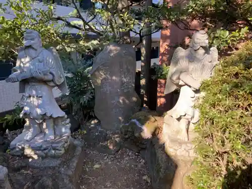 月見岡八幡神社の像