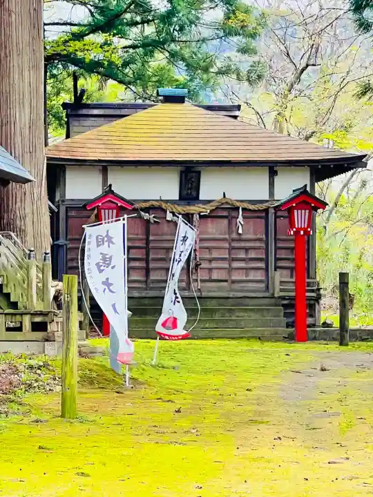 呑香稲荷神社の{uncategorized: "未分類", other: "その他", undefined: "問題あり", building: "その他建物", grave: "お墓", sacred_gate: "鳥居", guardian: "狛犬", statue: "像", buddha: "仏像", history: "歴史", nature: "自然", garden: "庭園", animal: "動物", pagoda: "塔", temizu: "手水舎", mountain_gate: "山門・神門", sanctuary: "本殿・本堂", subordinate: "末社・摂社", art: "芸術", scenery: "景色", jizo: "地蔵", ema: "絵馬", goshuin: "御朱印", omikuji: "おみくじ", items: "授与品その他", amulet: "お守り", goshuincho: "御朱印帳", eats: "食事", festival: "お祭り", votive_dance: "神楽", shichigosan: "七五三参", wedding: "結婚式", experience: "体験その他", initially: "初詣", around: "周辺", anti_infection: "感染症対策"}
