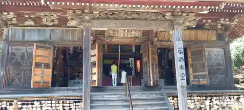 目の霊山　油山寺の本殿・本堂