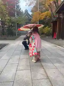 彌彦神社 (伊夜日子神社)の七五三参(2024年10月31日(木) 09時22分49秒投稿)